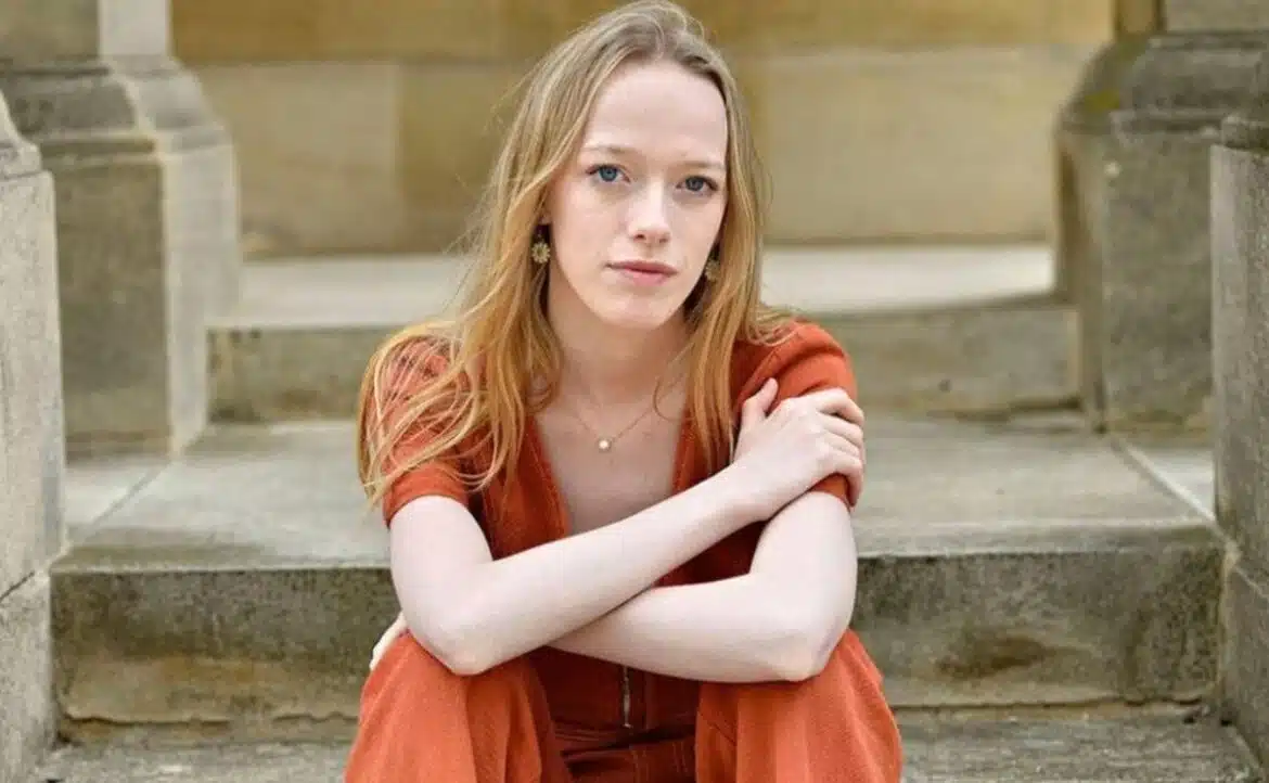 Amybeth McNulty